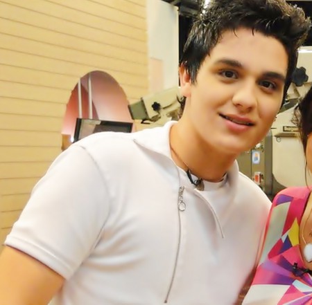Aos 19 anos, Luan Santana já computa números de sertanejo veterano
